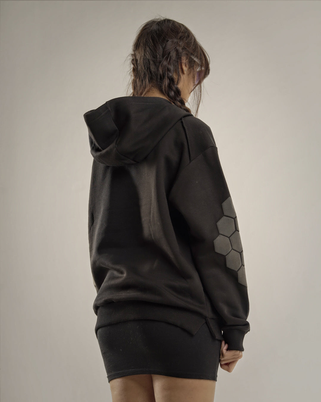 KANGAROO UNISEX HOODIE IN BLACK